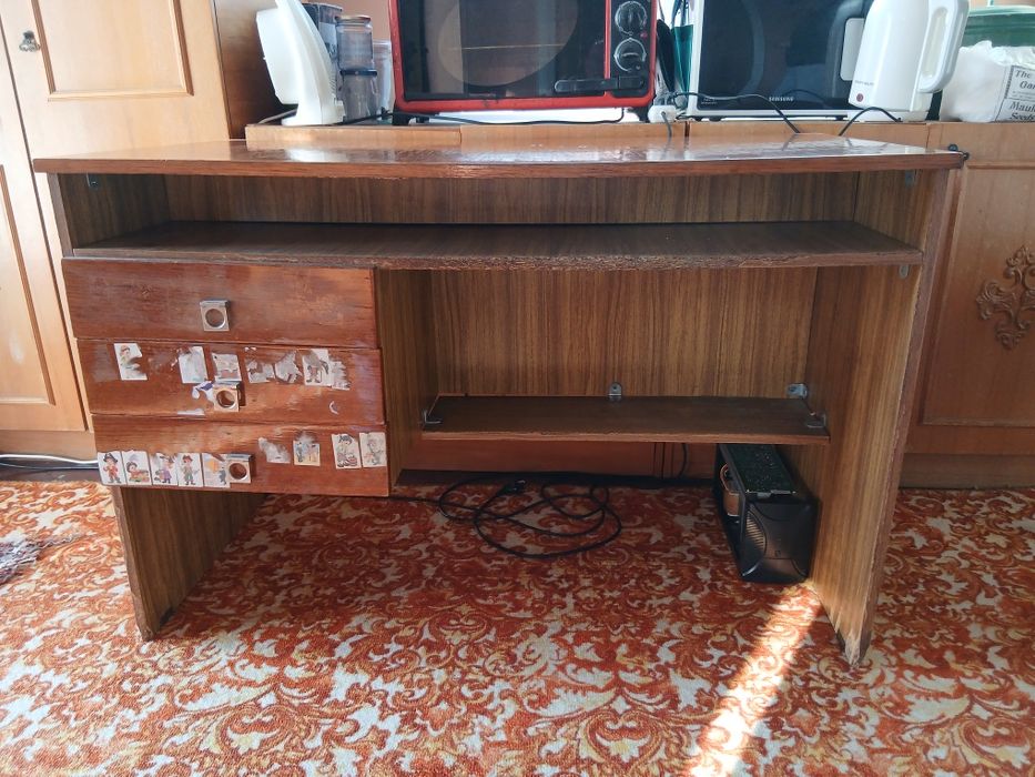 Стіл письмовий продам