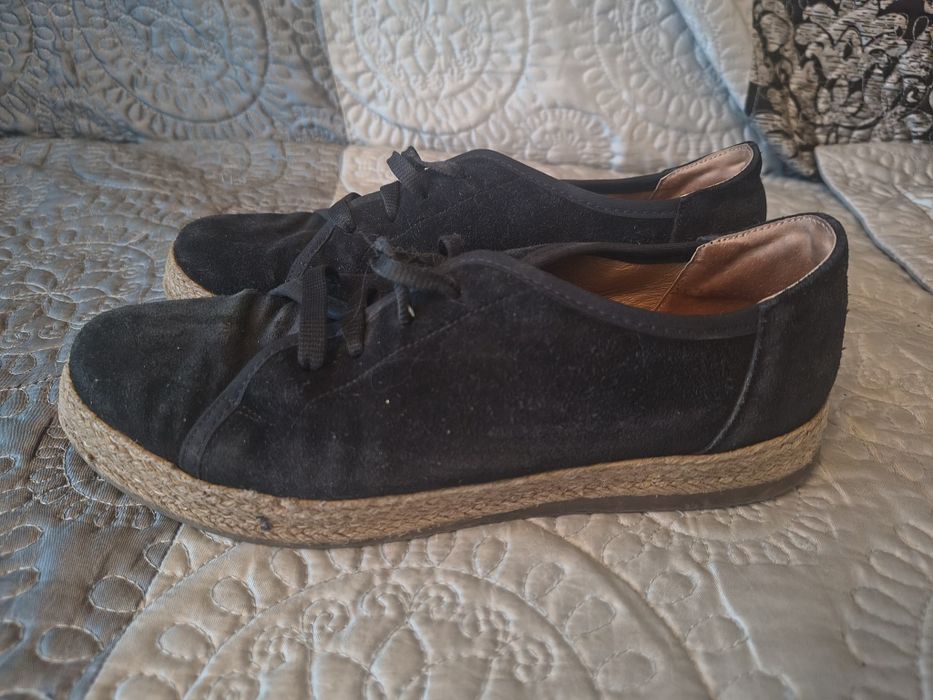 Sznurowane espadryle zamszowe