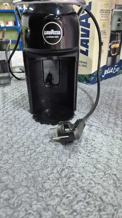Ekspres kapsułkowy Lavazza Jolie 10 bar czarny
