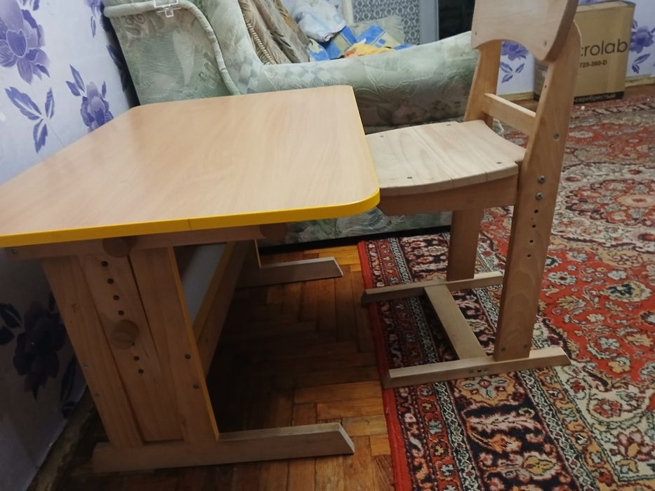 Парта школьная в идеальном состоянии