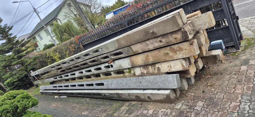 Słupy betonowe zbrojone 7m, 8m.