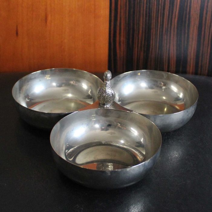 Petisqueira, metal com três compartimentos, vintage da década de 1970