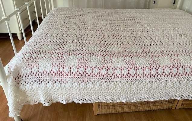 Colcha de renda feita à mão