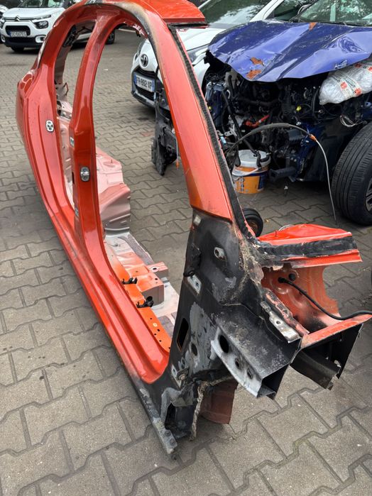 Bok prawy próg słupek błotnik tył Opel Corsa F