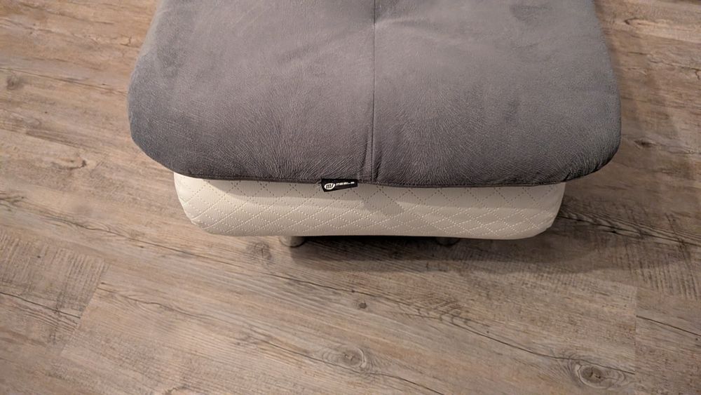 Pufka ,podnóżek szaro biała