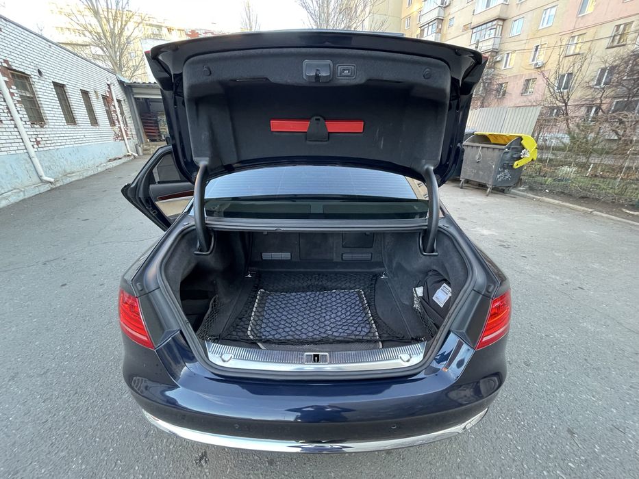 Audi A8 2013 (короткая база)