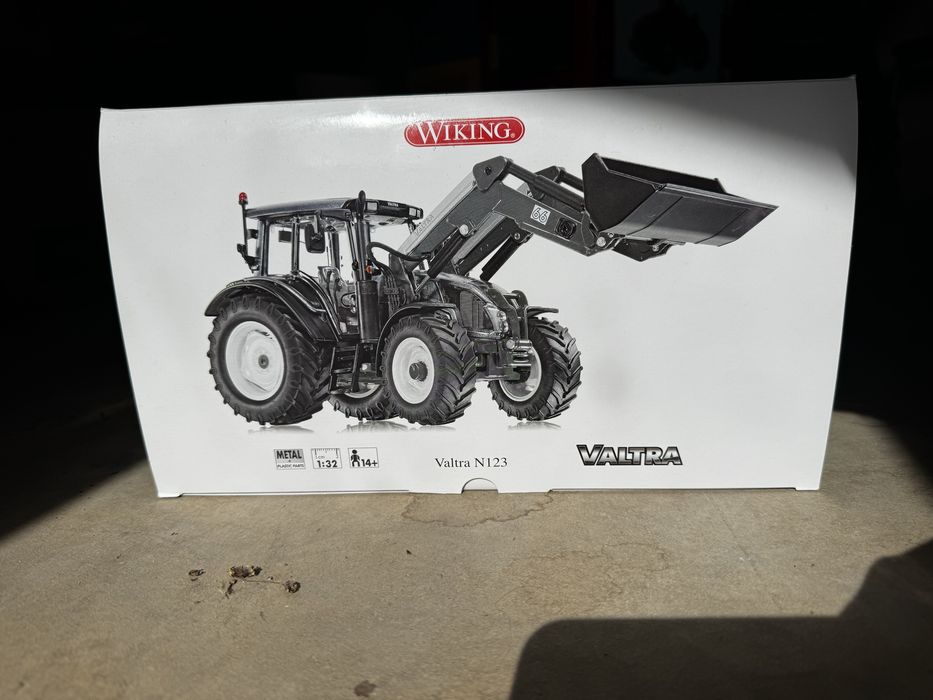 Wiking Valtra N123 1:32
