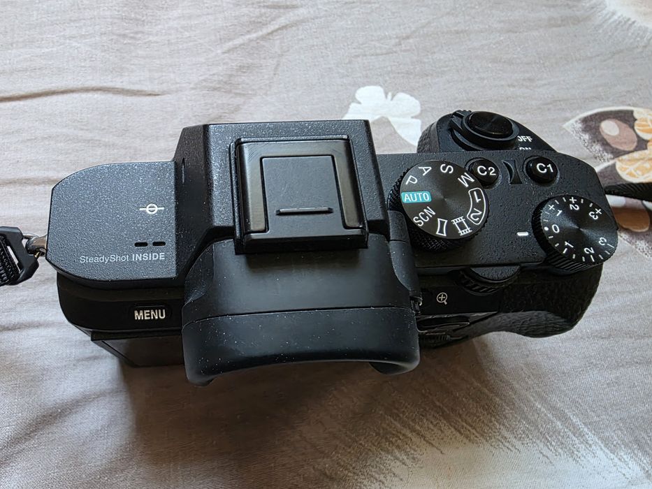 Бездзеркалка Sony a7ii з 2 об'єктивами та спалахом
