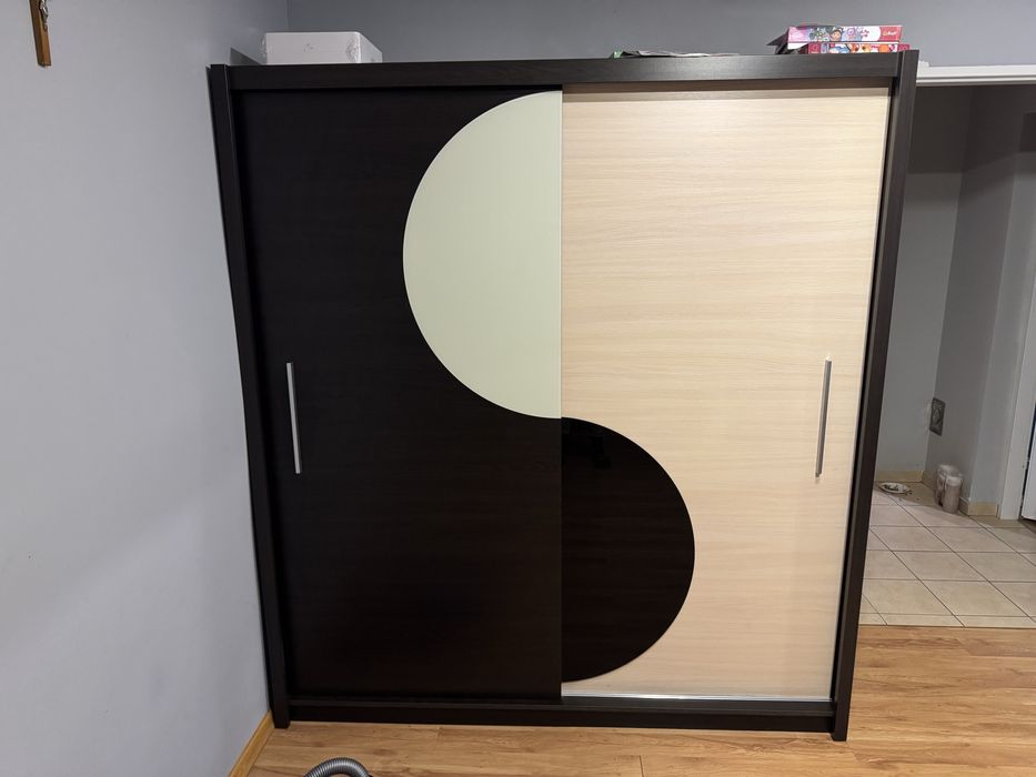 Szafa wolnostojaca drzwi przesowne + komoda gratis