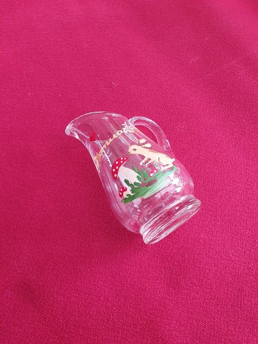 maly szklanny dzbanek z napisem Polanica Zdroj 1960