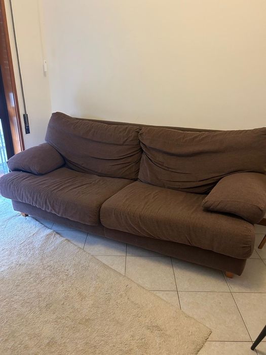 Sofá 3 lugares castanho
