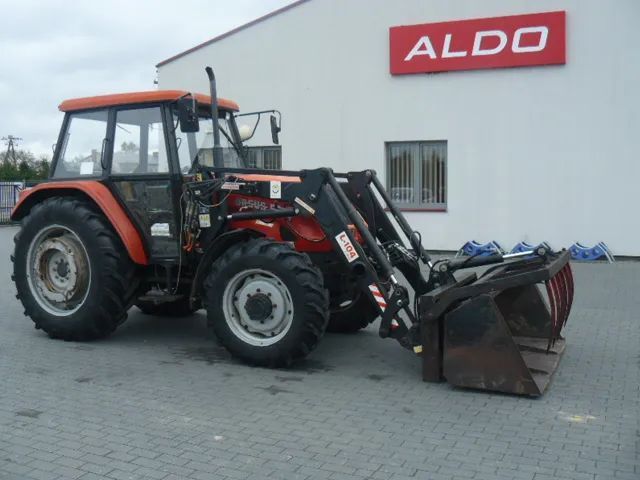 Ursus 5714 z ładowaczem czołowym  Ciągnik rolniczy .