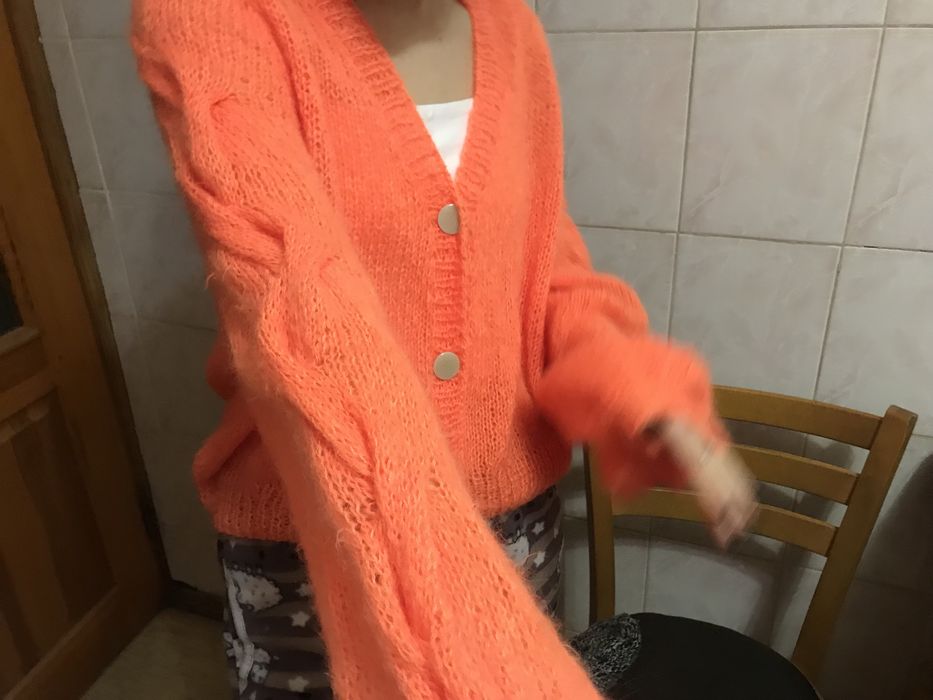 Продам Кофточка паутинка .