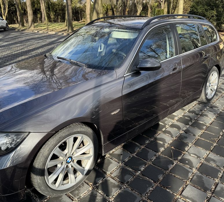 Bmw e91 325xi.