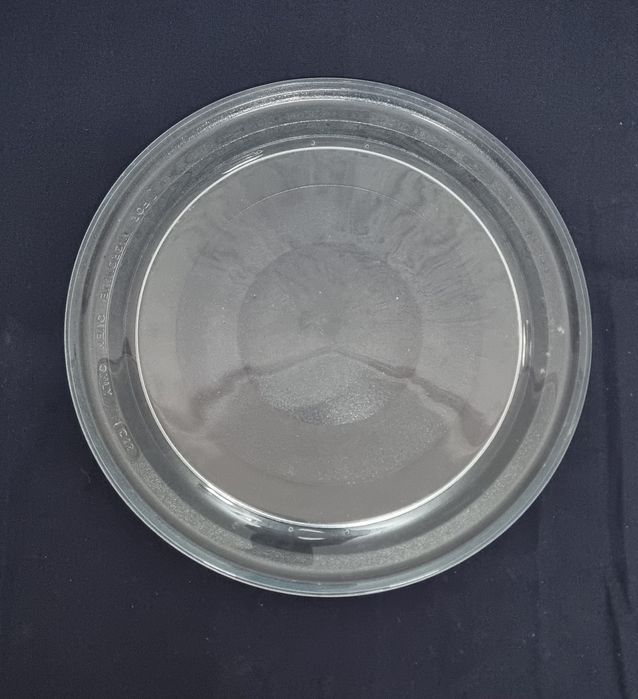 Prato de microondas com 28 cm.