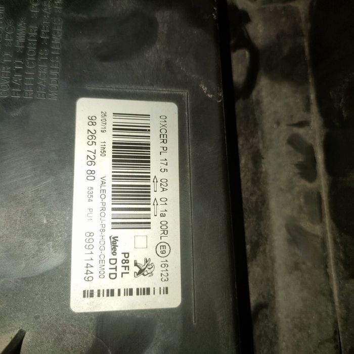 Óticas dianteiras Originais Peugeot 3008 II e 5008 (Esquerda / Direita