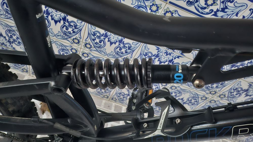 Bicicleta Rockrider com suspensāo integral