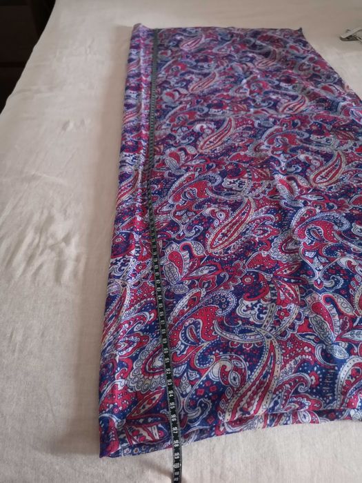 Echarpe / pashmina com padrão em azul e rosa
