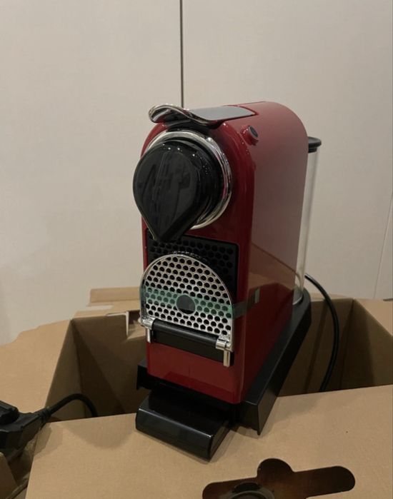 Máquina Nespresso CitiZ C113 - cor cherry