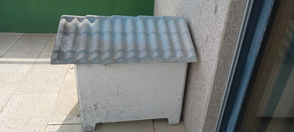Casota em cimento perfeito para cão médio/grande
