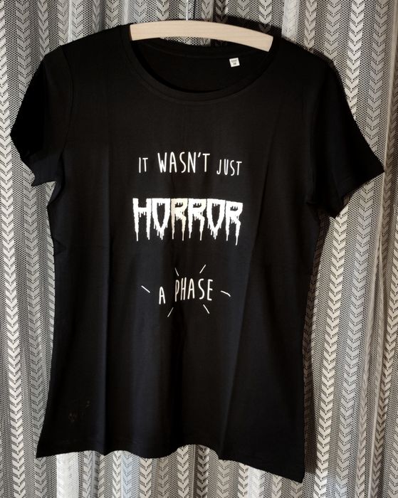 T-shirts "Não Era Apenas Uma Fase" pretas mulher II