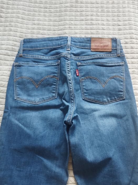 Jeansy Levi's Strauss & Co.