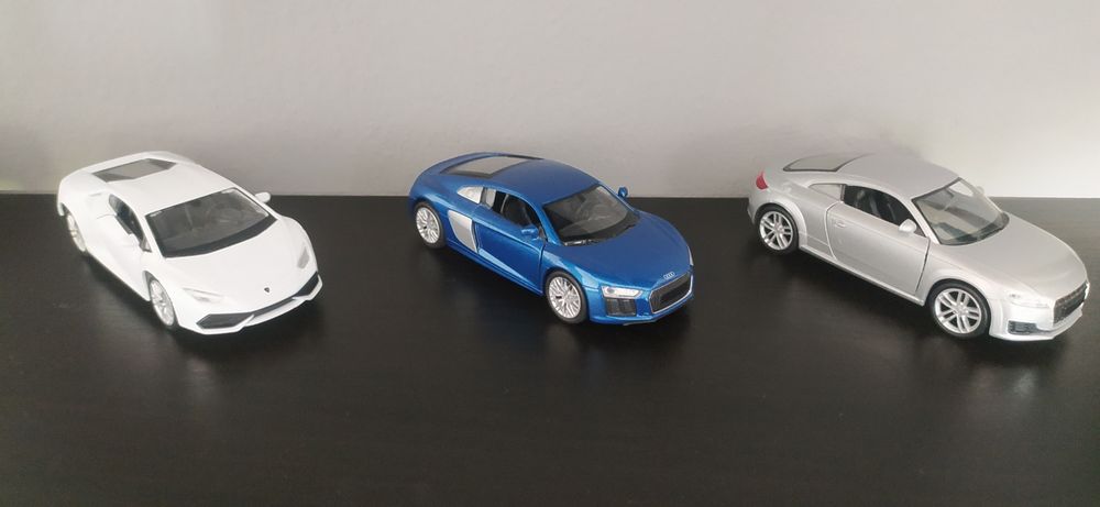 Vendo automóveis em miniatura