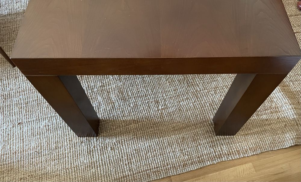 Mesa de jantar em madeira