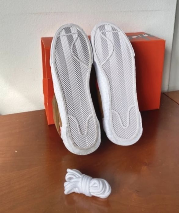 Hype Sacai X Nike Blazer Low British Tan Sneakers EUR 41 Novos