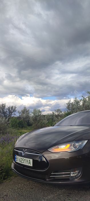 Tesla Model S 400к.с