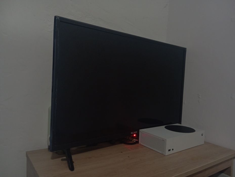 Xbox series S  + TV
1 controle
Seminovo