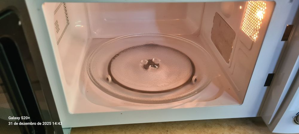 Microondas a funcionar bem