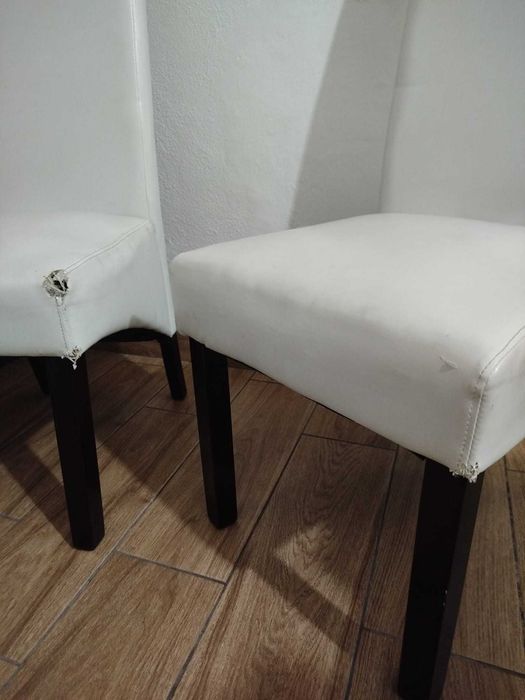 Mesa de sala com 4 cadeiras