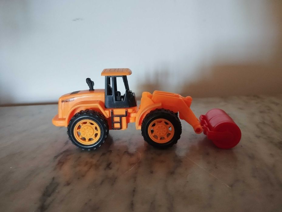 Trator de brinquedo.