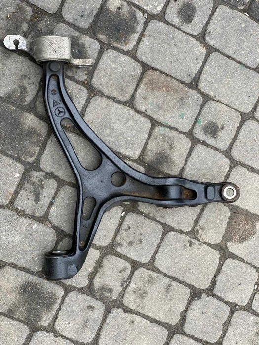 Wahacz przedni dolny prawy Mercedes ML W164