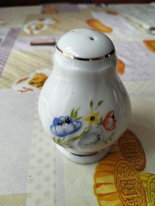 Solniczka i serwetniki ceramiczne