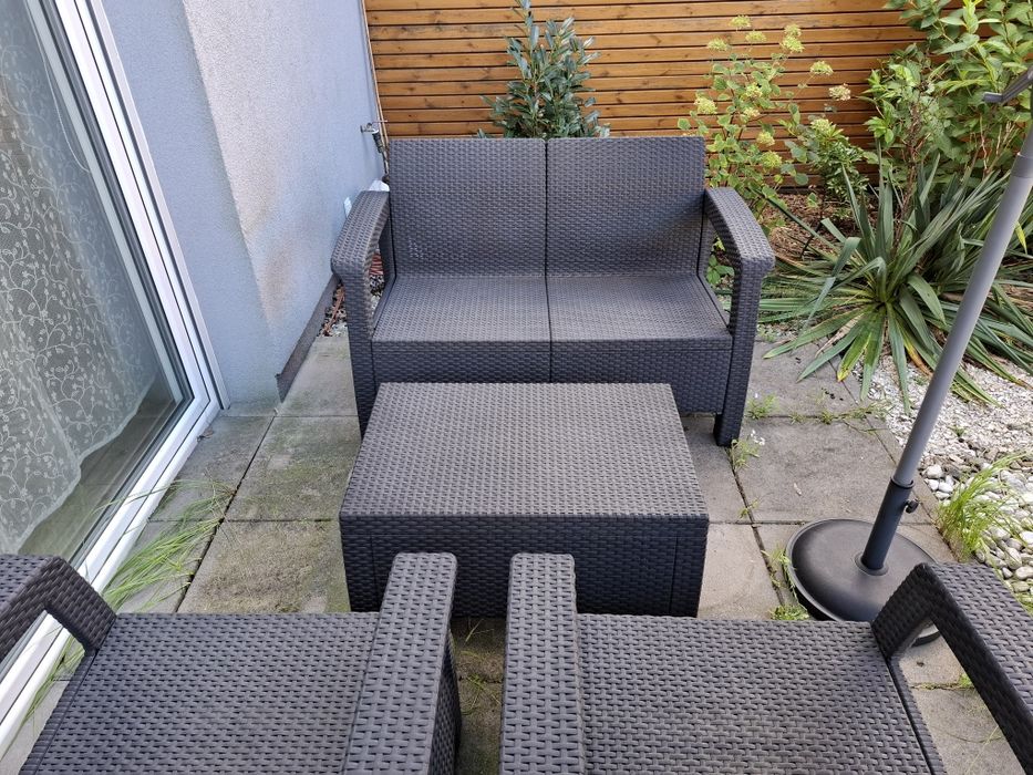 Zestaw mebli ogrodowych CORFU + parasol – stół, ławka, 2 fotele