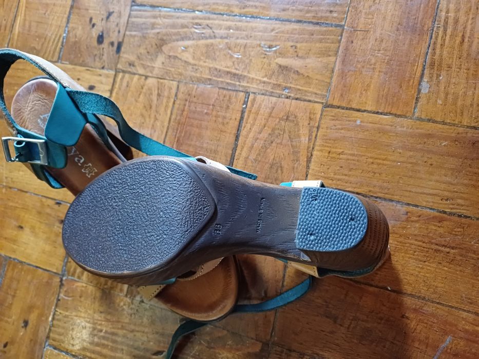 Sandália compensada pele, numero 38,mulher