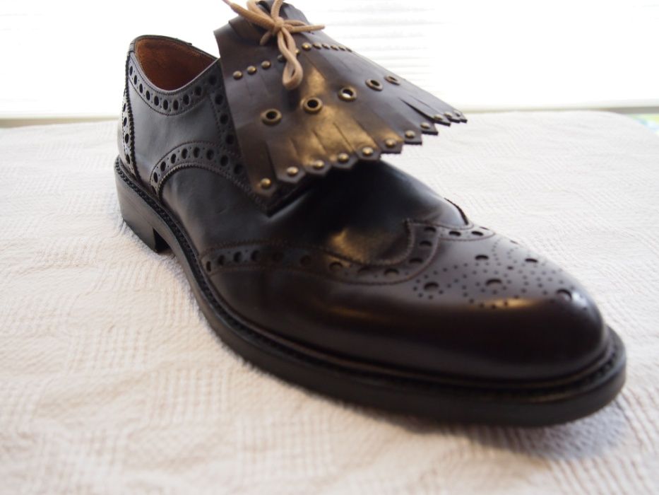 Sapatos clássicos pele homem modelo exclusivo