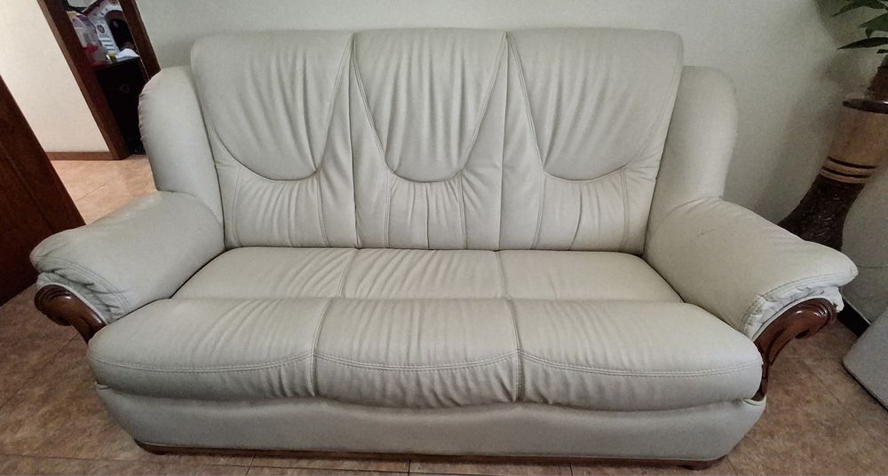 3 Sofás Sintéticos, usados