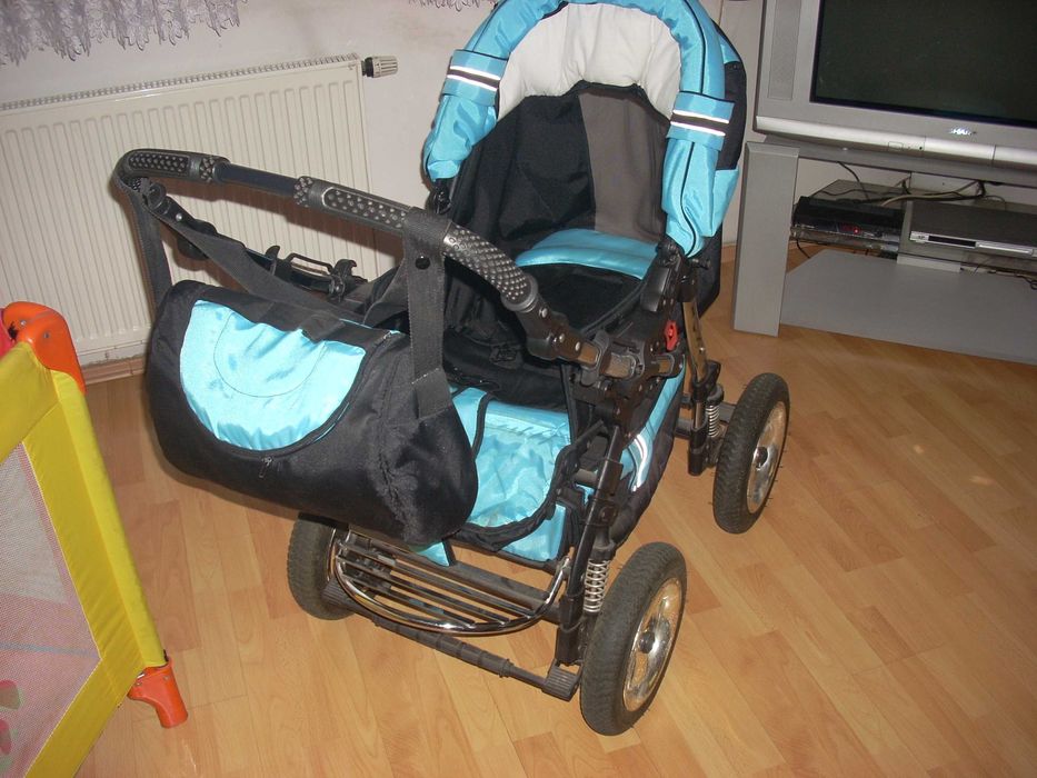 Wózek dziecięcy z akcesoriami