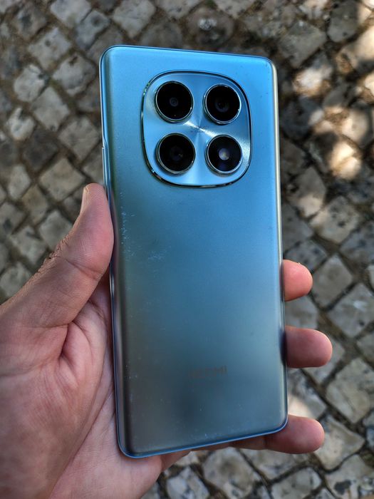 Redmi Note 15 with accessories