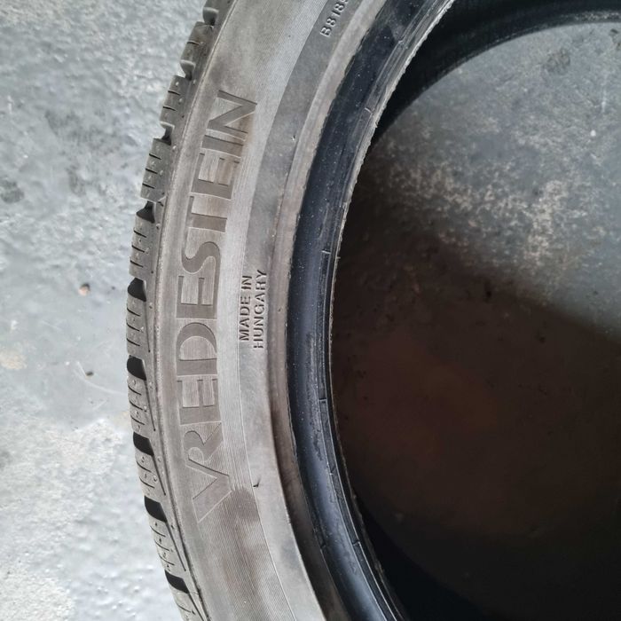 Opony wielosezonowe Vredestein Quatrac pro 235/40r18