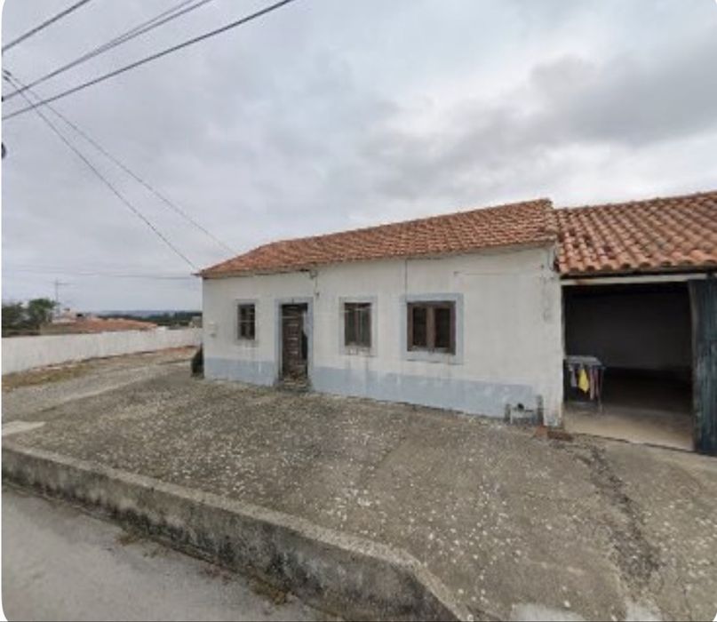 Moradia à venda para reabilitação em Cela Nova, Alcobaça — Cela, Leiria
