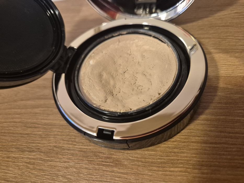 AGE 20's Signature Essence Pact Intense Cover 21 N