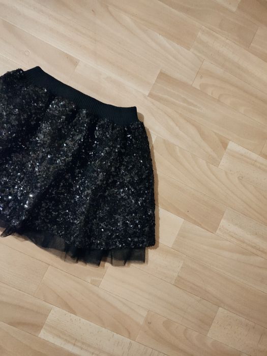 Продам красивую нарядную юбку для девочки р 116-122