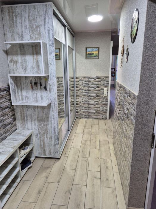 Видова квартира з капітальним ремонтом.