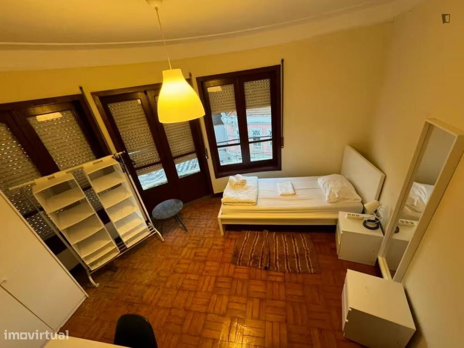 Quarto - localizado em Cedofeita Porto