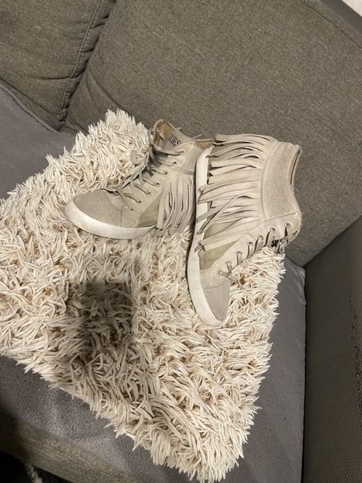 Oryginalne sneakersy Guess szare skóra frędzle 38 koturn