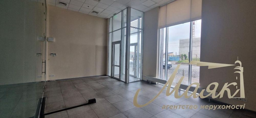 Оренда фасадного приміщення 40 м² у БЦ «Астарта», Поділ